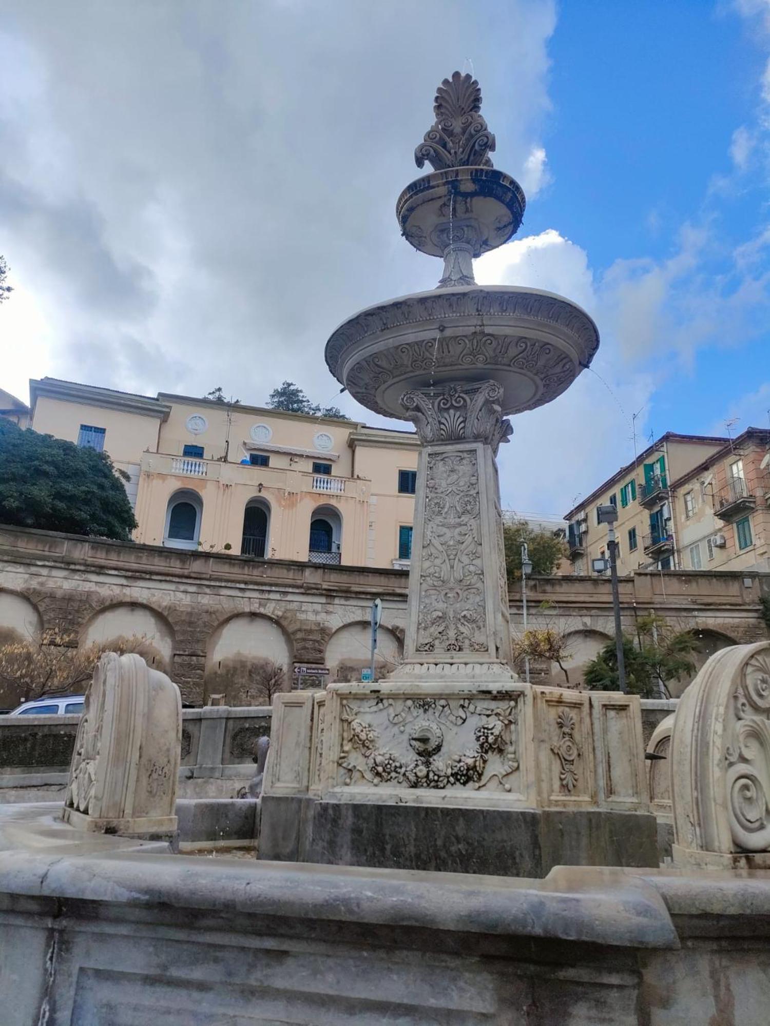 Fontana Falconieri Boutique Hotel Messina Bagian luar foto